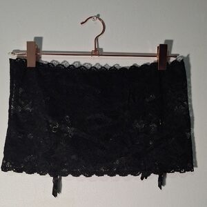 Victoria's Secret Black Lace Garter Skirt Size M